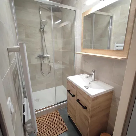 T2 Spacieux Et Lumineux Avec 2 Terrasses Sud Et Est, Proche Centre Village Apartment *